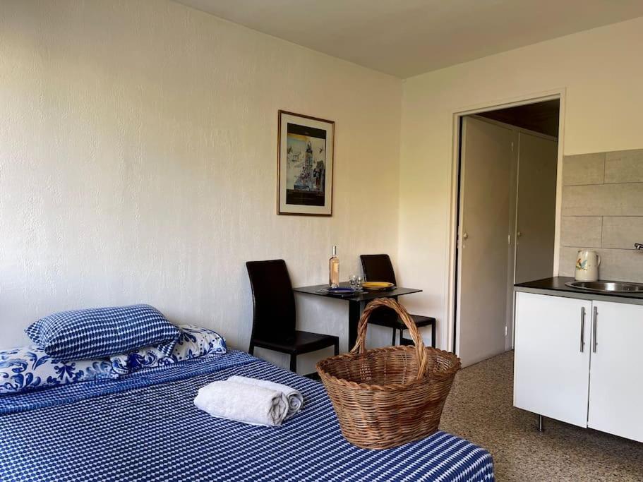 Studio Au Coeur D'Aix Avec Balcon Et Parking Aix-en-Provence Bagian luar foto